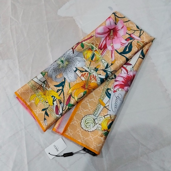 Gucci Accessories - Gucci Silk Twill Flora Print Carre